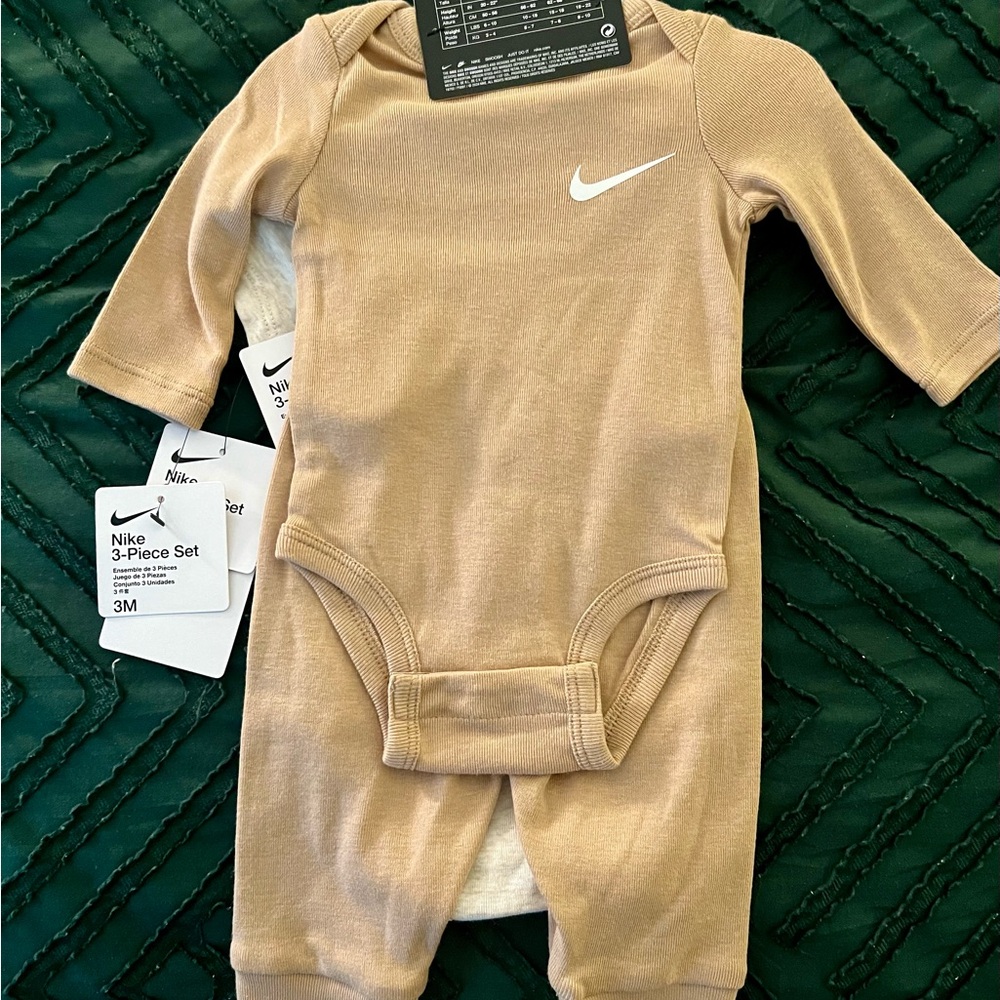 Nike 3 Piece Set Cream & Beige 3 month